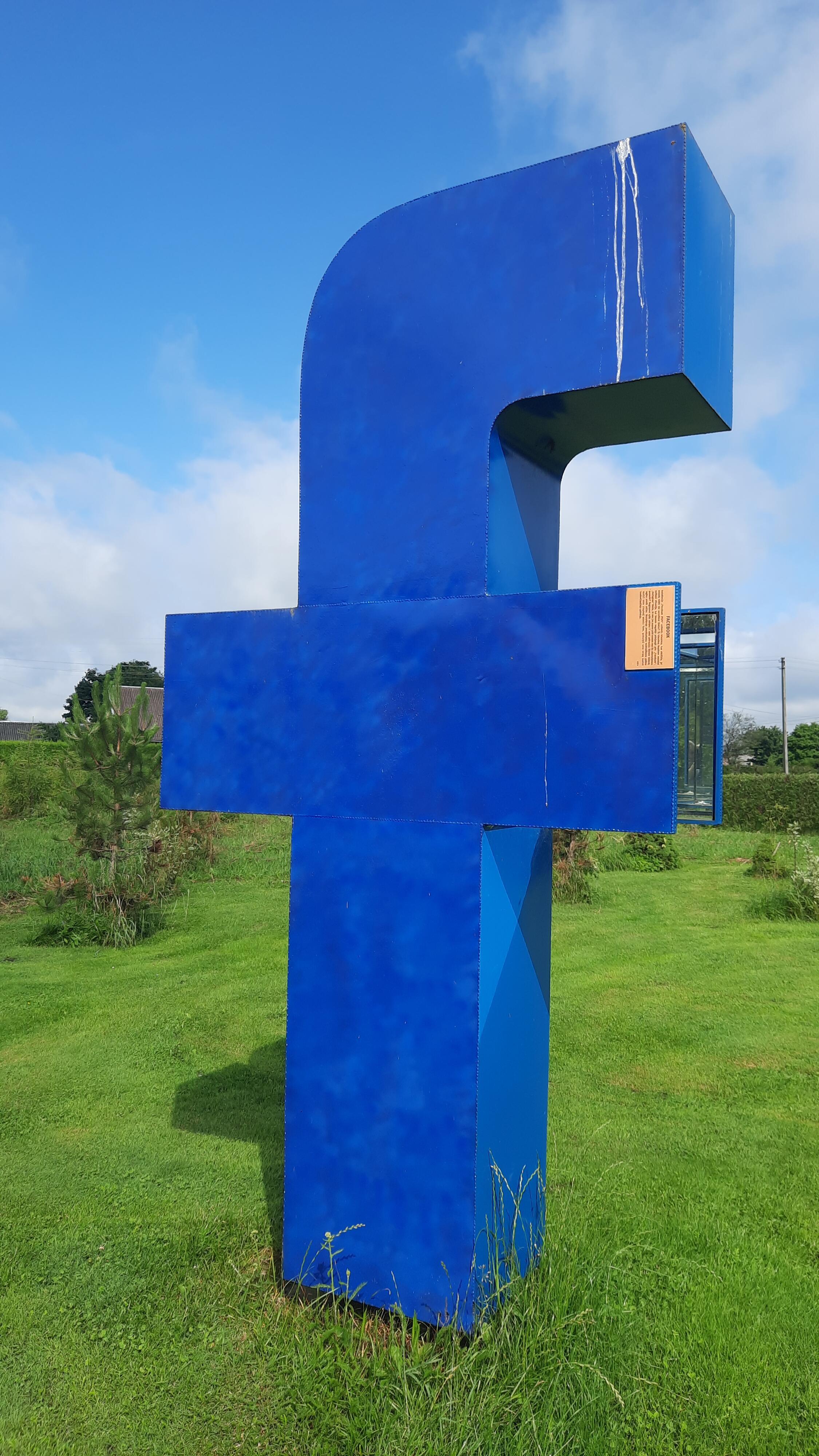 Populiarios: didžiules metalines skulptūras labiausiai mėgsta vaikai. Giedriaus sumanymu jos atspindi šių dienų realijas.