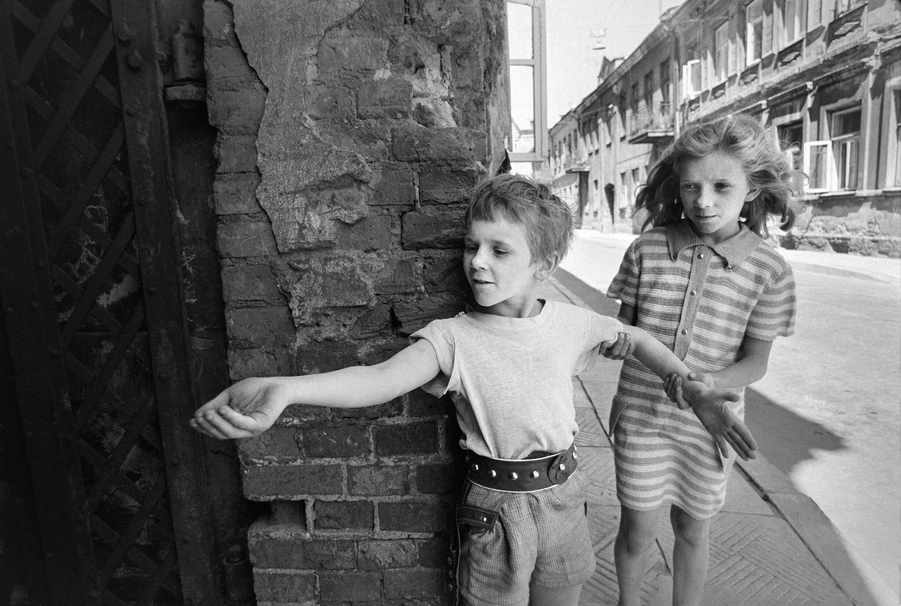 Nuotaika: vaikai Kauno senamiestyje 1974 m.