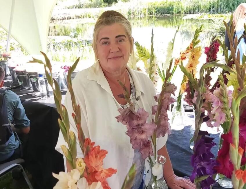 Daiva Macijauskaitė: Dabar vynuogės jau atsigauna, bet labai sunkiai. Akivaizdu, kad užtruks, kol vėl skinsime derlių. Šiemet jo tikrai nebus. Net šiltnamyje mano vynuogės pašalo, vos vos atsigavo po šalnų.
