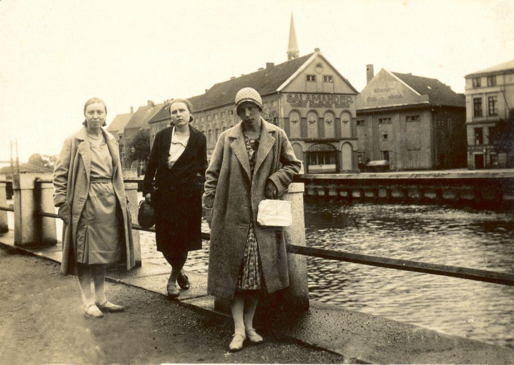Virs mas: perspektyvių pažinčių tarpukariu ieškojo ne tik vyrai, bet ir moterys. Fotografija susipažinimo procese būdavo itin didelis privalumas.