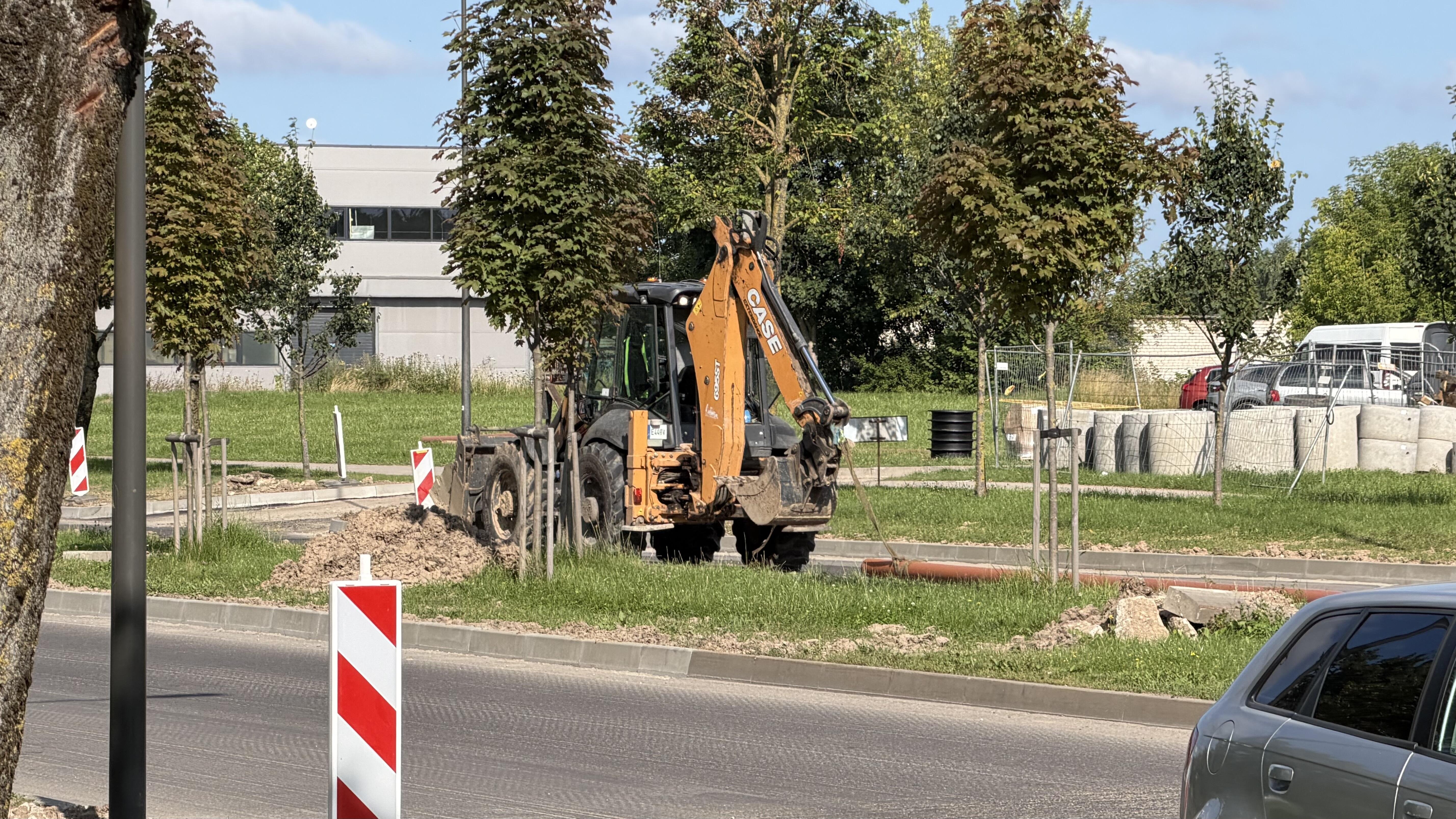 Pažeidimas: KET neleidžia taip gabenti krovinio, nes gali būti sukeltas pavojus kitiems eismo dalyviams.