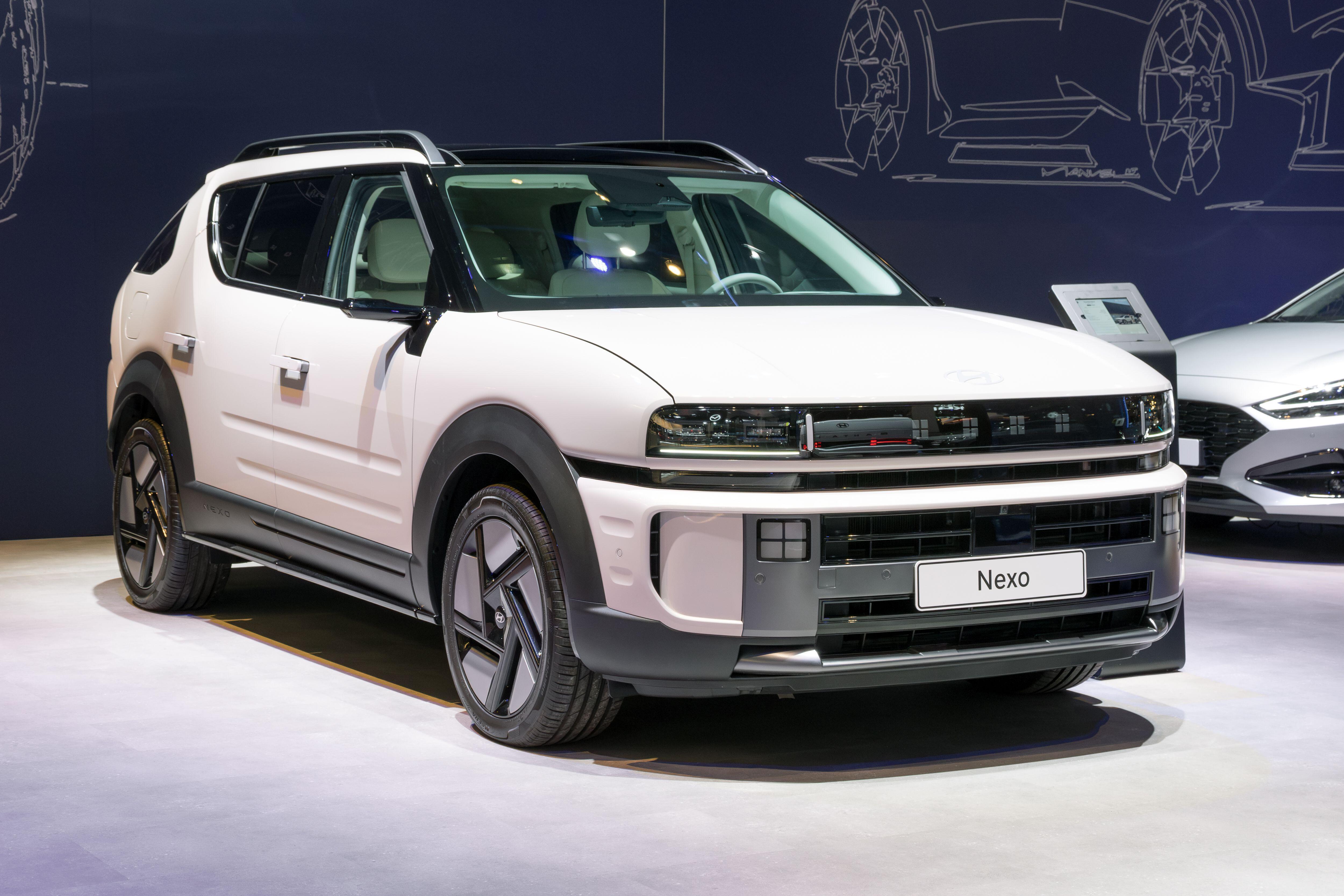 Brangu: „Hyundai Nexo“ ir „Toyota Mirai JPD20“ galima nusipirkti maždaug už 70 tūkst. eurų.