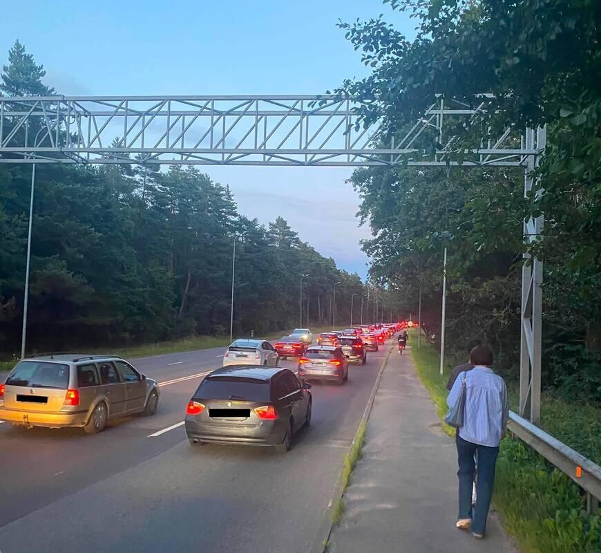 Užtruko: automobilių spūstyse klaipėdiečiams teko lūkuriuoti ne vieną valandą.