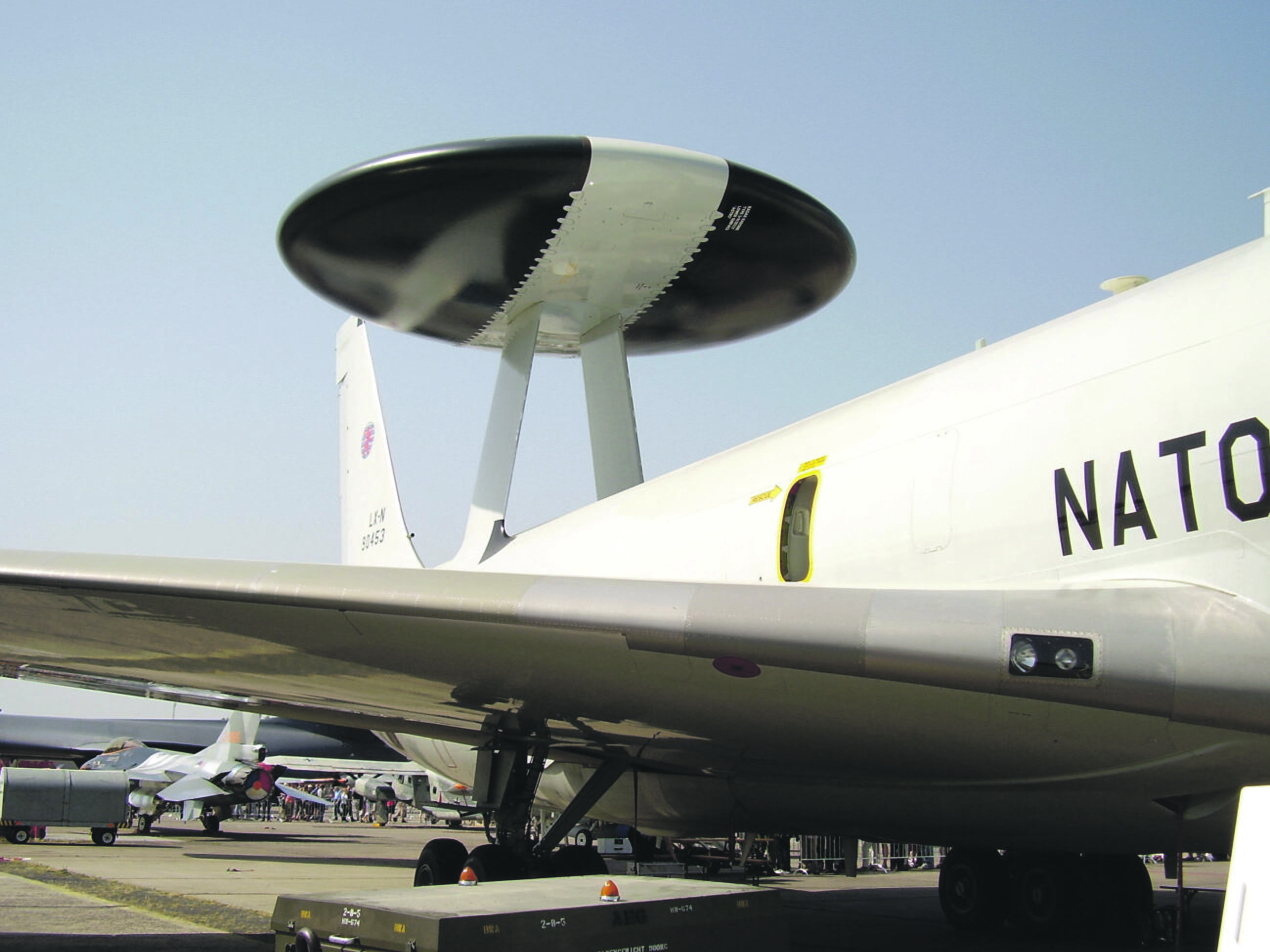 Akys: NATO ankstyvojo perspėjimo ir kontrolės pajėgų lėktuvas AWACS E-3A aprūpintas galinga radarų sistema.