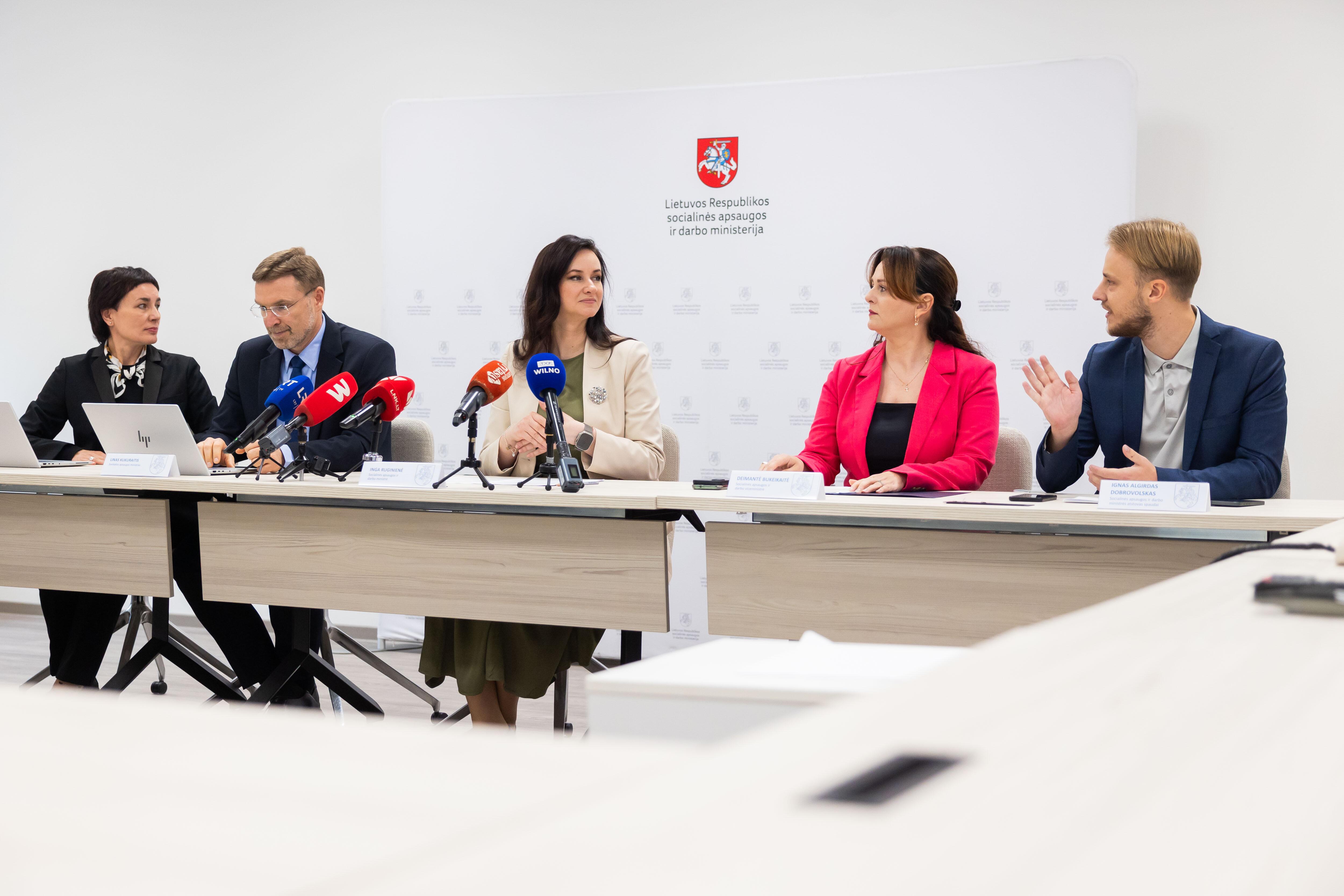 Edita Gudišauskienė, Linas Kukuraitis, Inga Ruginienė, Deimantė Bukeikaitė, Ignas Algirdas Dobrovolskas