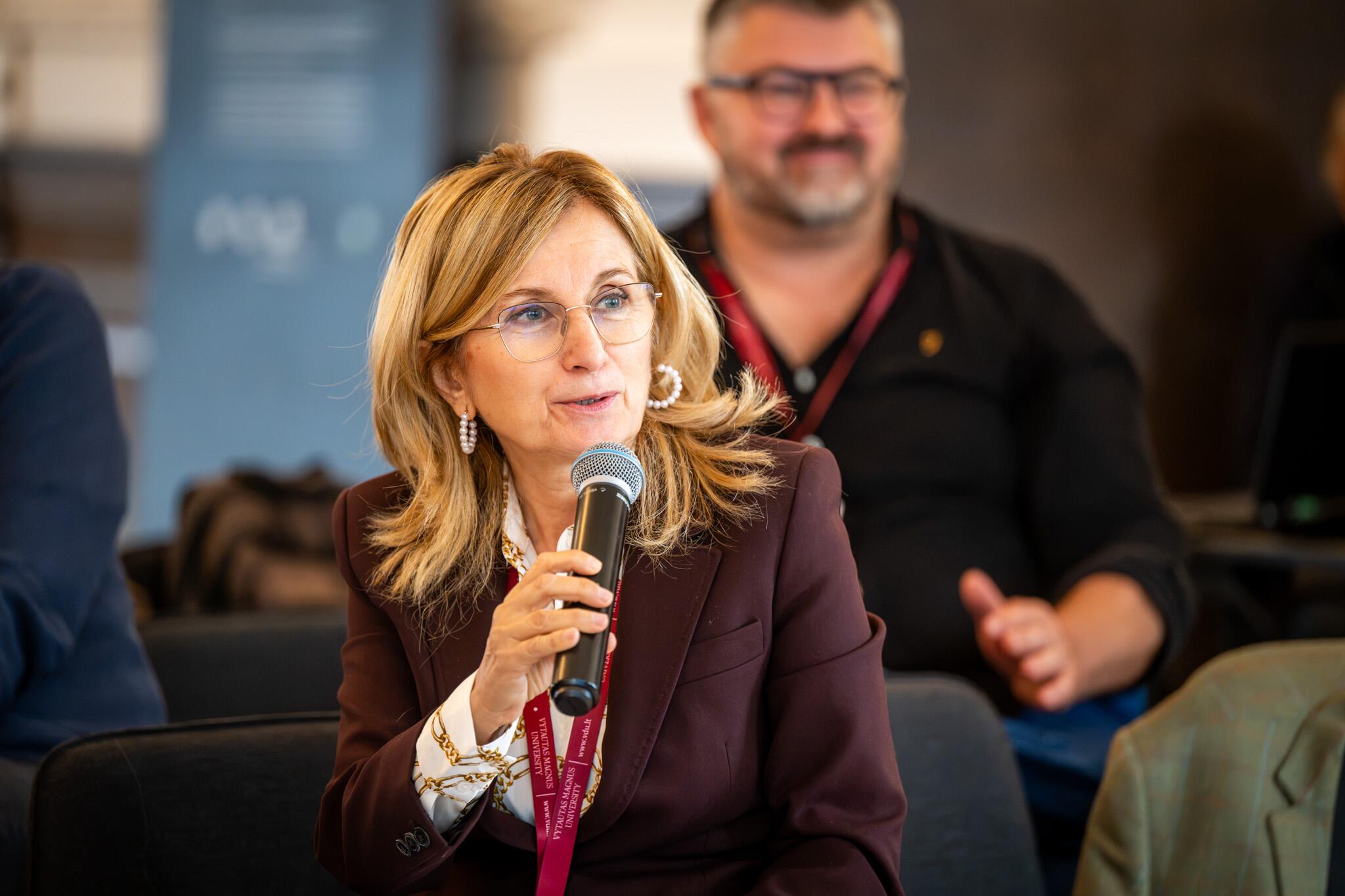 Prof. dr. Rosa Smurra