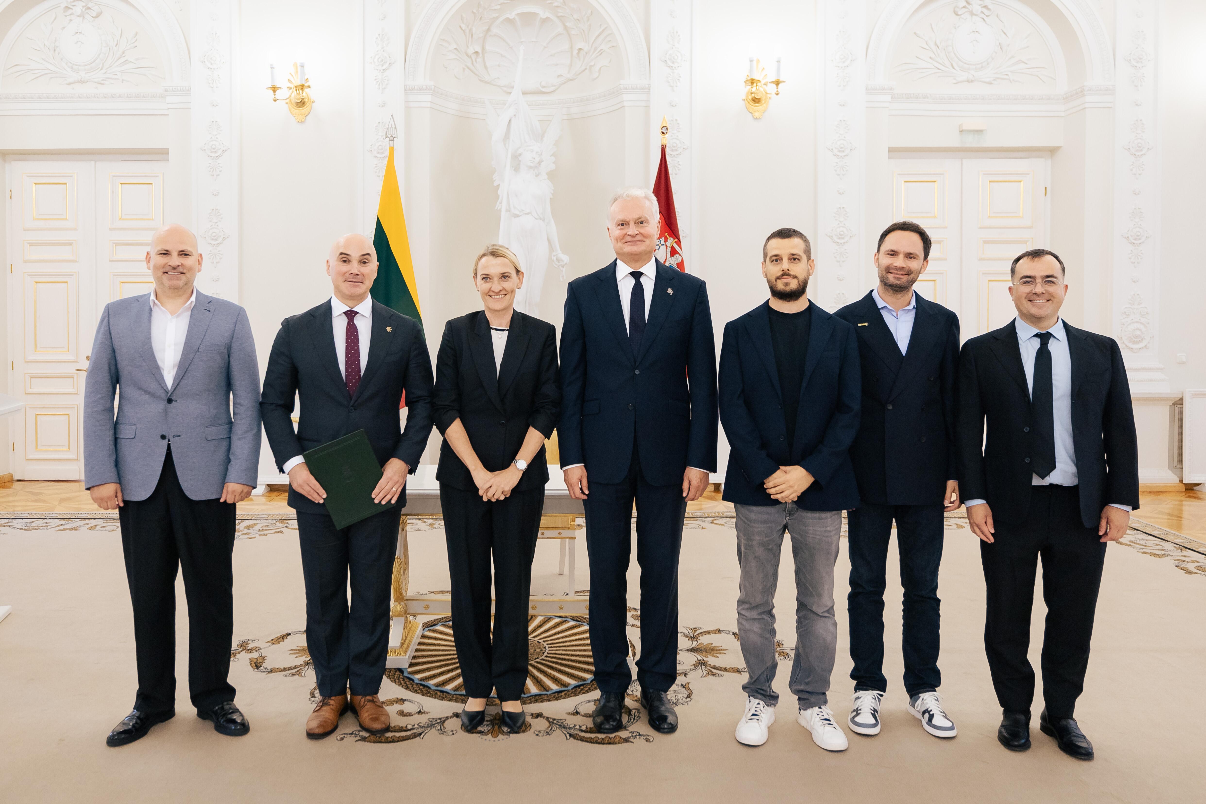 Visuotinės darbdavių iniciatyvos signatarai.