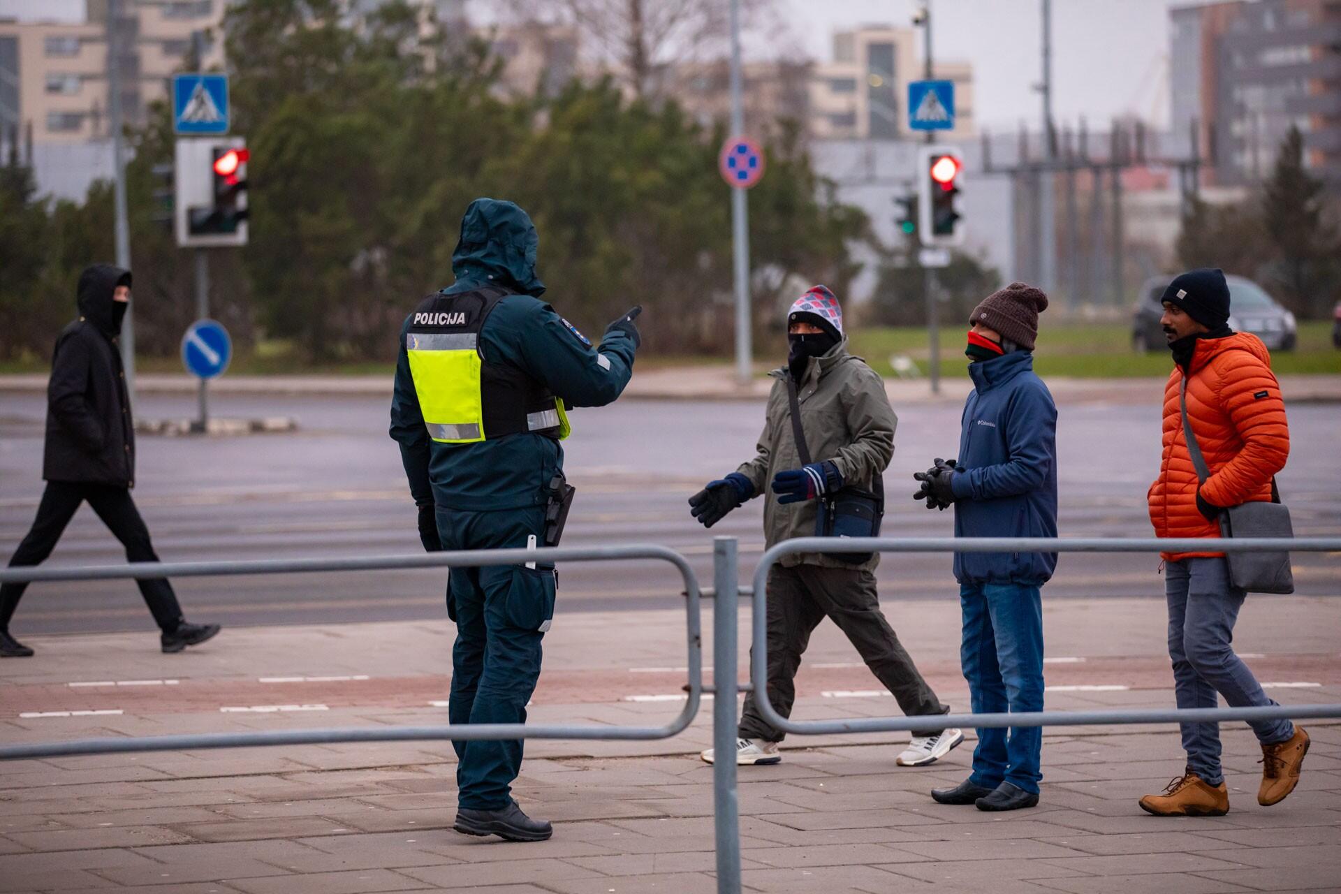 Perspėjimai: uostamiesčio policija yra vargusi su užsieniečiais, aiškindama jiems vietines tvarkas.