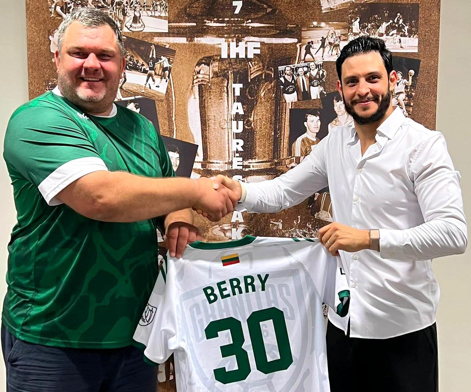 Bendražygiai: trenerio V. Groso (kairėje) ir M. Berry siekiai vienodi – sugrąžinti „Granitą-Karį“ į aukščiausias pozicijas.