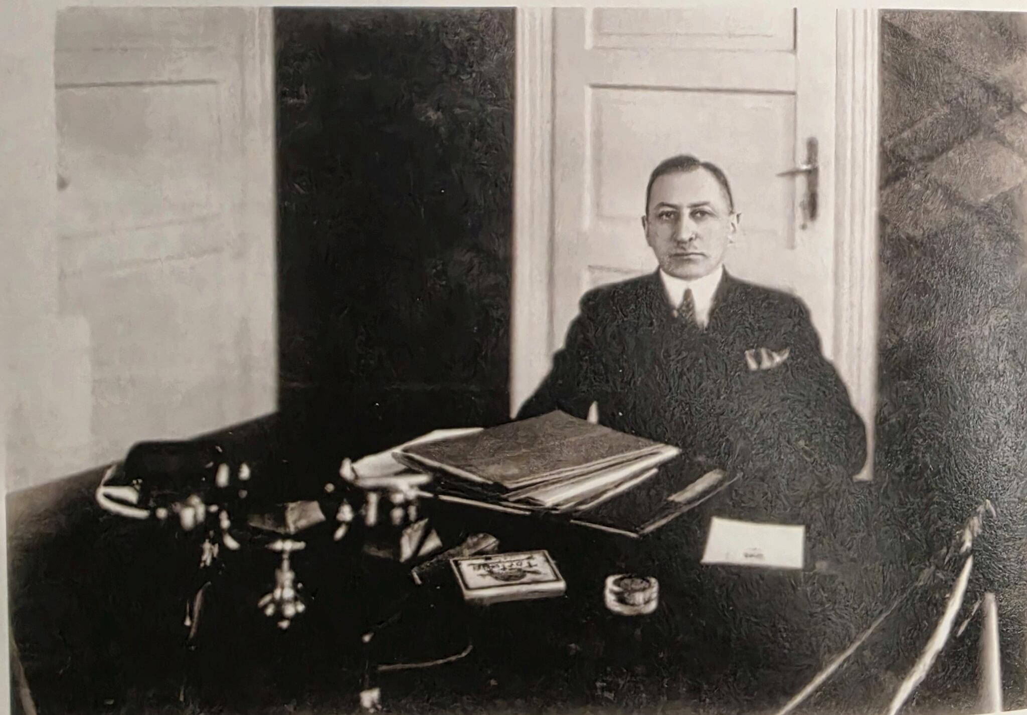 Akcinės bendrovės „I.B. Volfas-Engelman“ valdybos narys ir direktorius Sulimas Volfas. Kaunas XX a. 4 dešimtmetis.