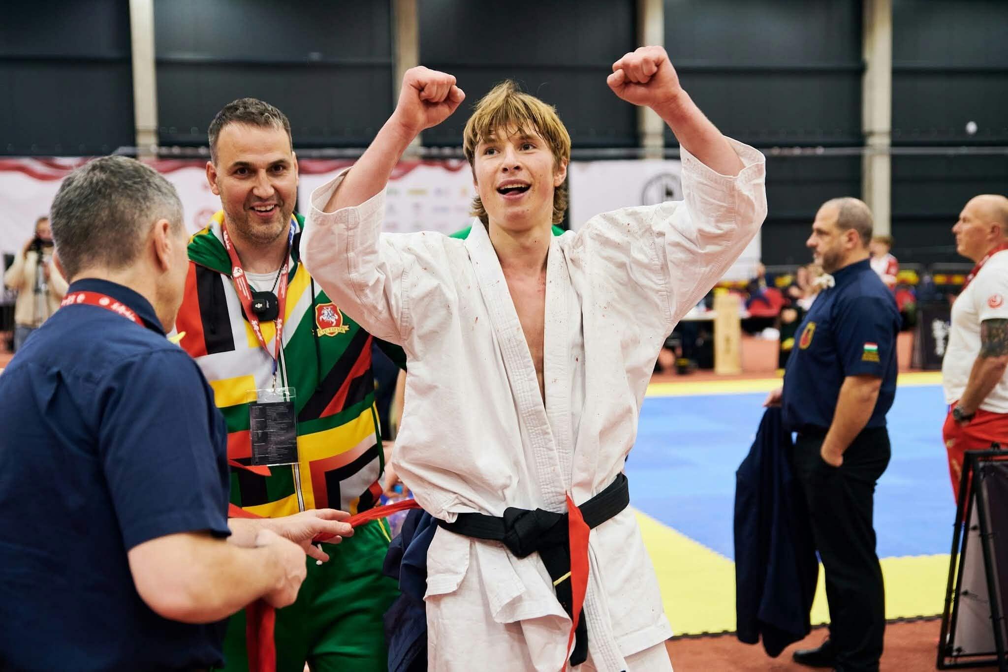 Jonas Stanevičius ir treneris Lukas Kubilius (kairėje)