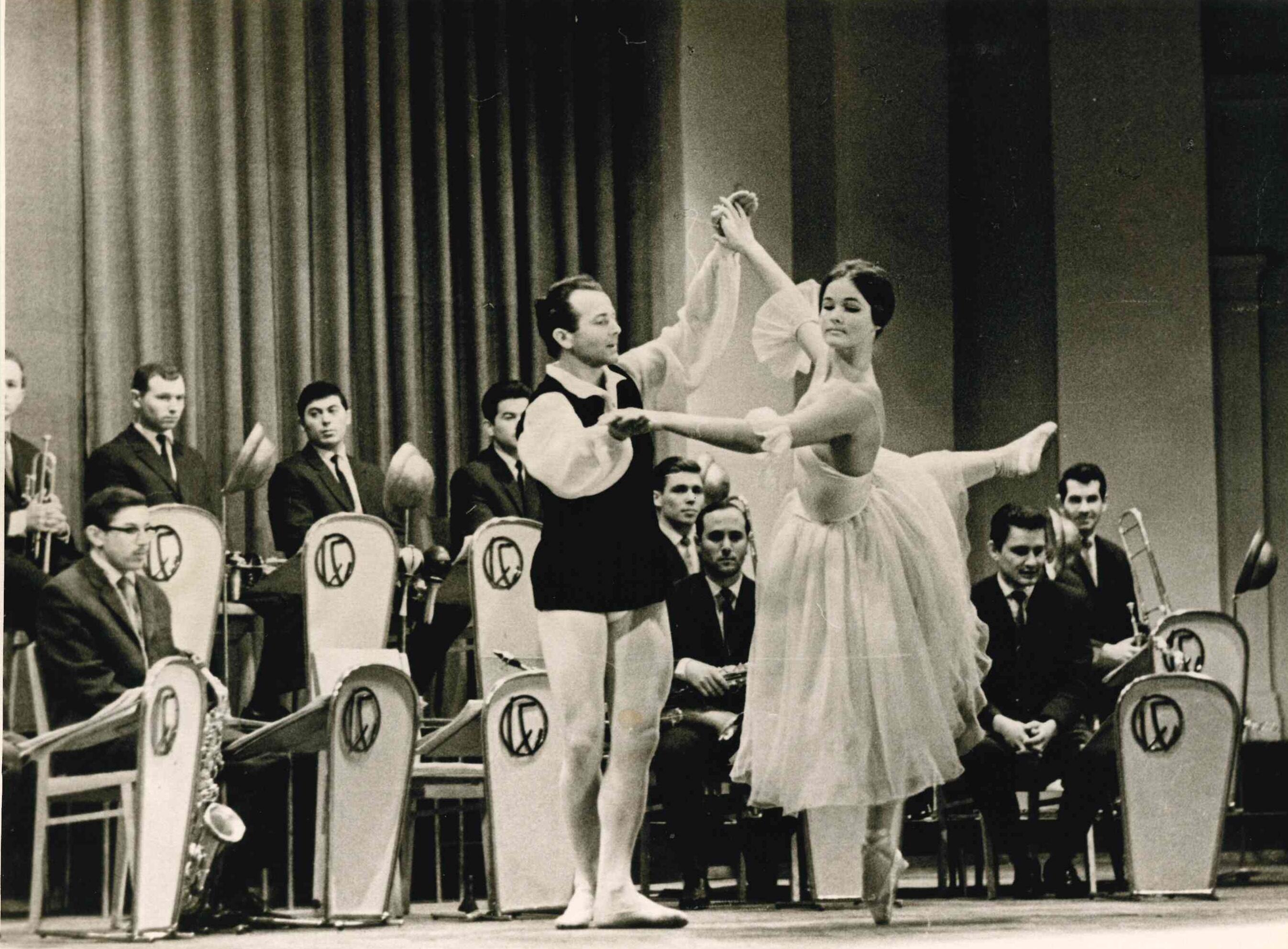 Lietuvos estradinio orkestro šokėjai Velta Berzinia ir Vladas Baltrušaitis. 1960–1965 m.