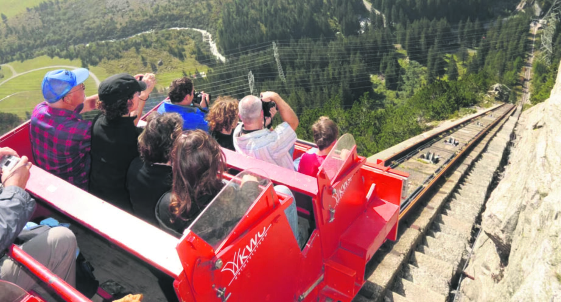 Aštru: adrenalino gerbėjams – Šveicarijos Gelmerio funikulierius ir atviri vagonai.