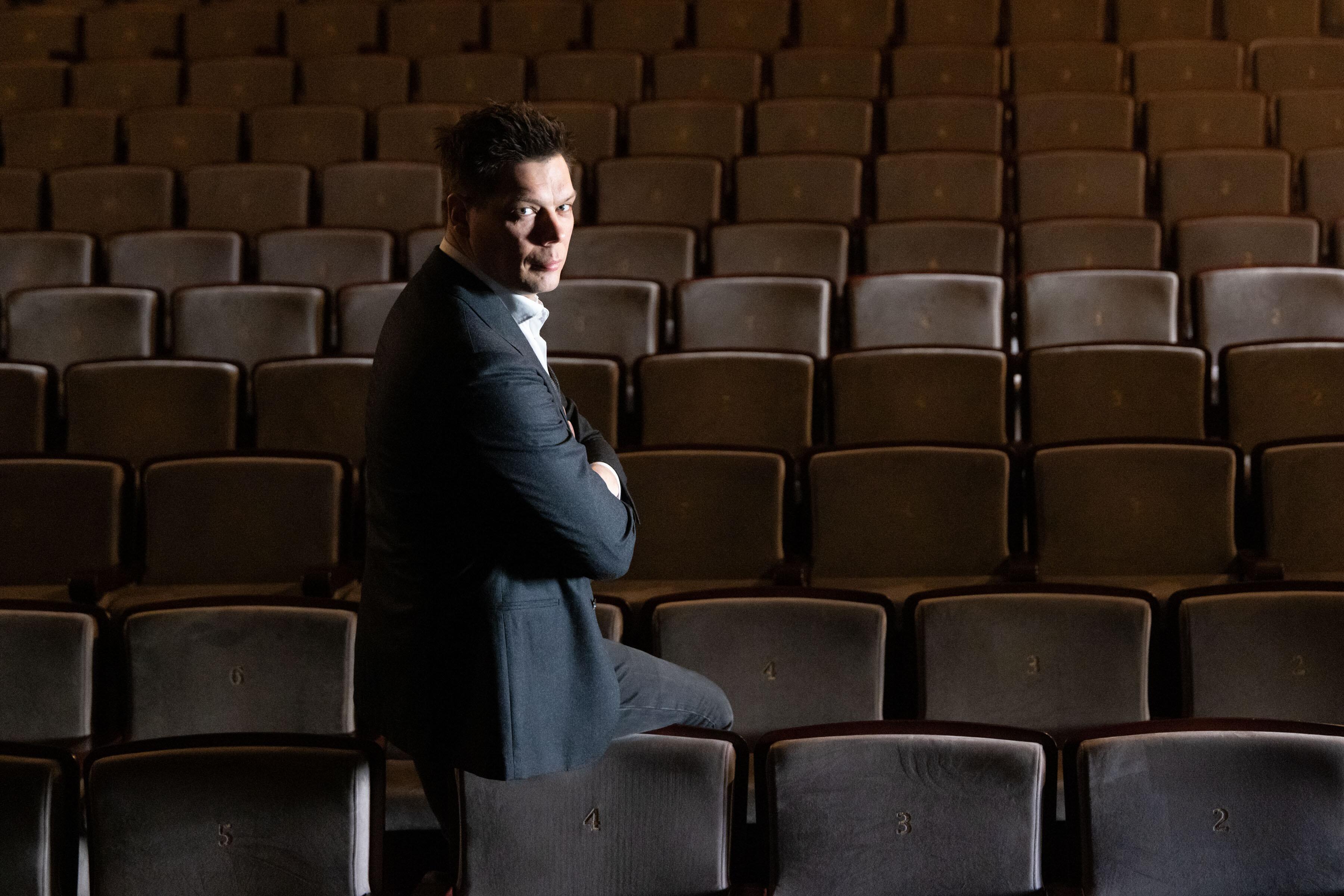 Požiūris: „Vadovo darbas irgi yra tarnystė. Dirbti būtų sunku, o štai tarnauti man skamba kur kas lengviau“, – atvirauja teatro „Lėlė“ vadovas P. Tamolė.