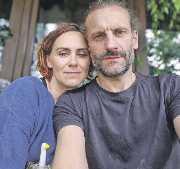 Kartu: prieš aštuonerius metus M. Lukošius su žmona Simona paliko darbus Vilniuje ir įsikūrė Juočių kaime, Molėtų rajone.
