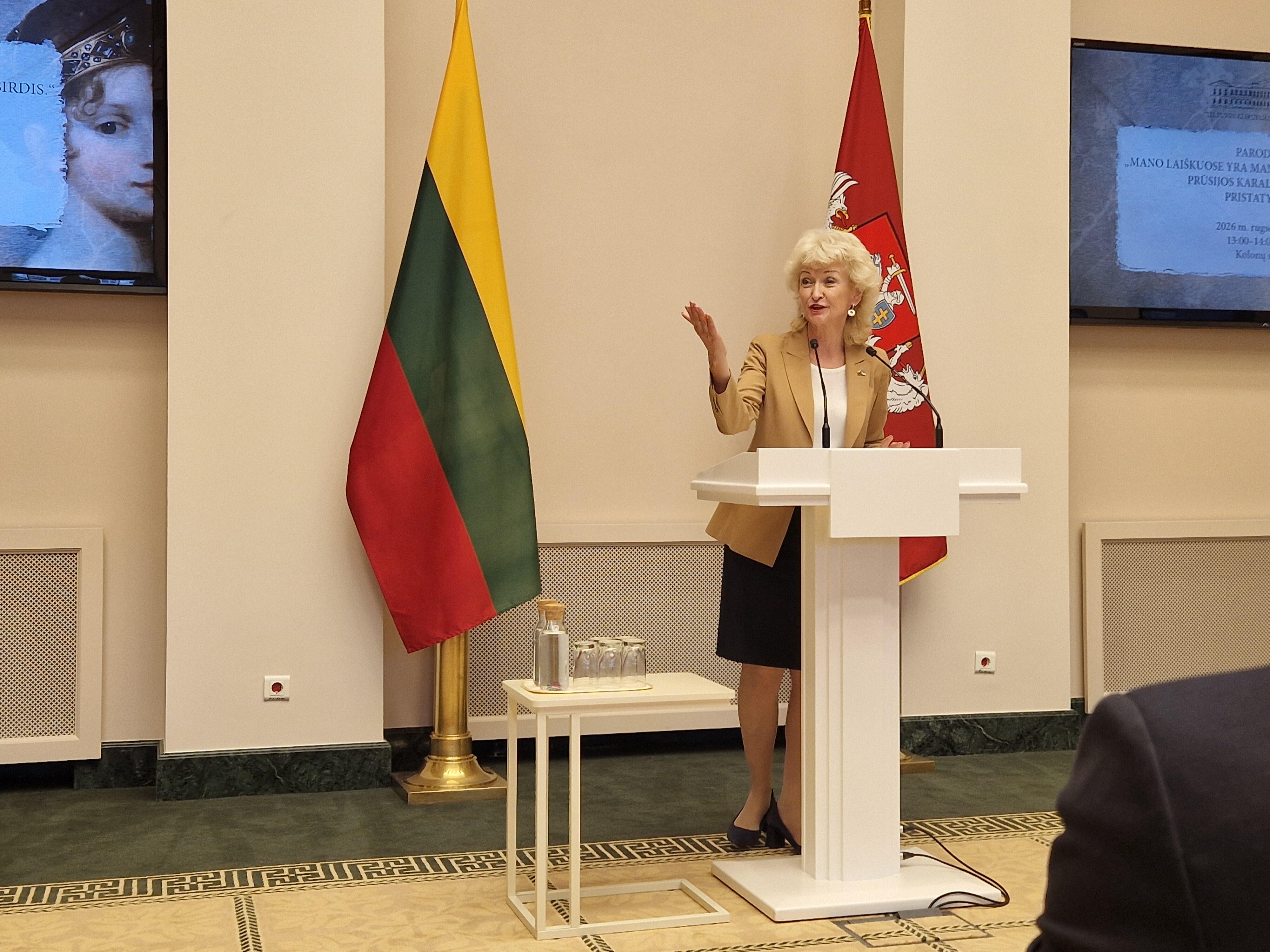 Pasidalijimai: prezidento patarėja J. Karpavičienė praturtino susitikimą istorijos žiniomis.