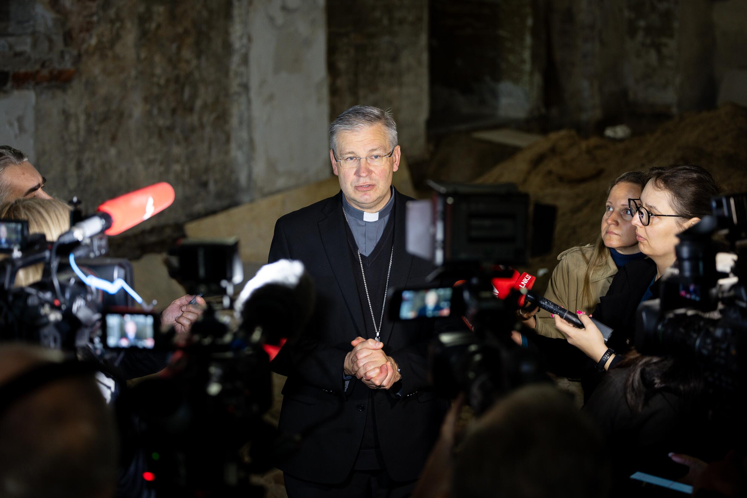 Rebusas: anot K. Kėvalo, radiniai – ne tik laimė, bet ir galvos skausmas, nes reikia ieškoti lėšų tyrimams.