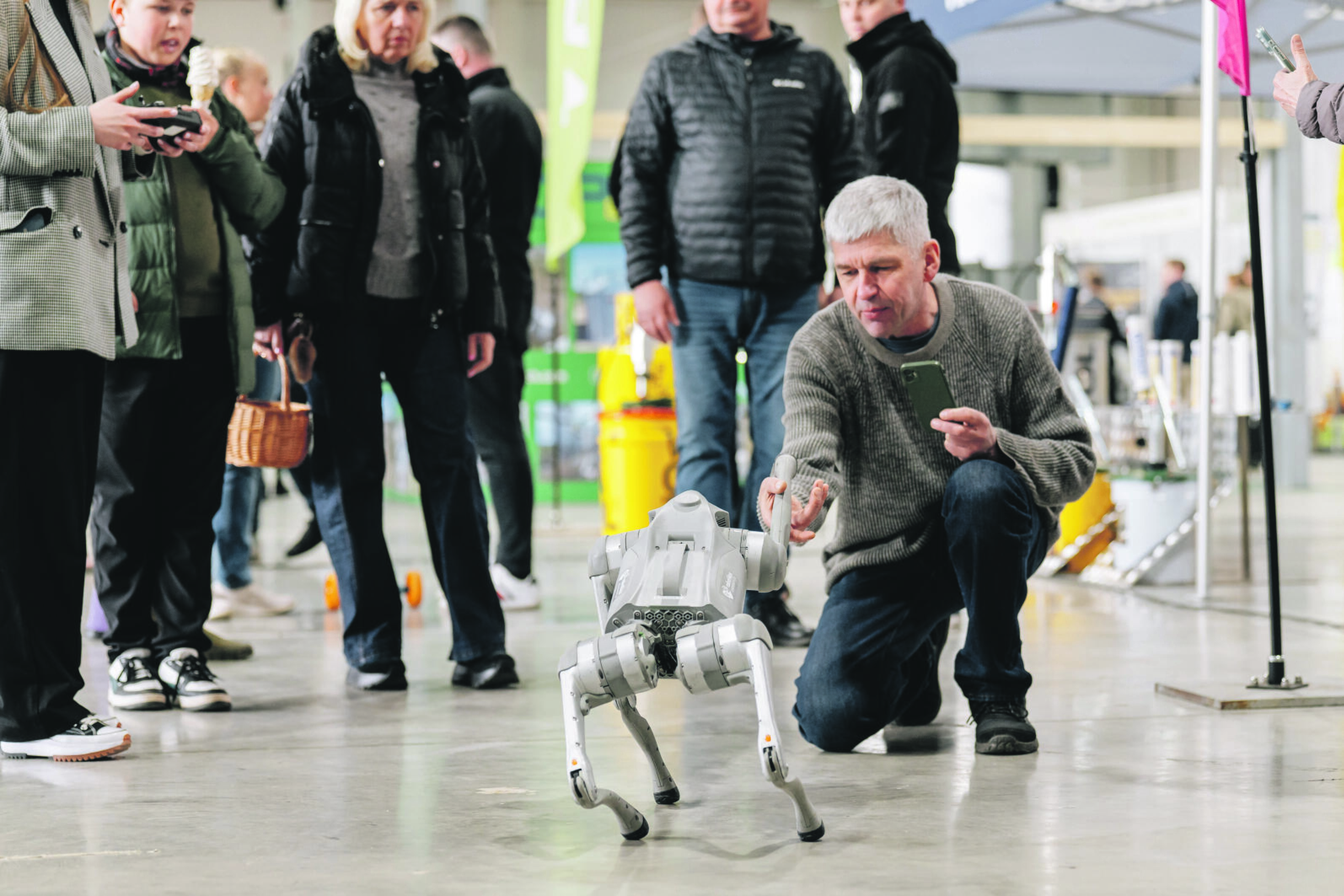 Įdomu: Robotikos akademijos erdvėje lankytojai galės konstruoti ir programuoti judančius lego robotus.