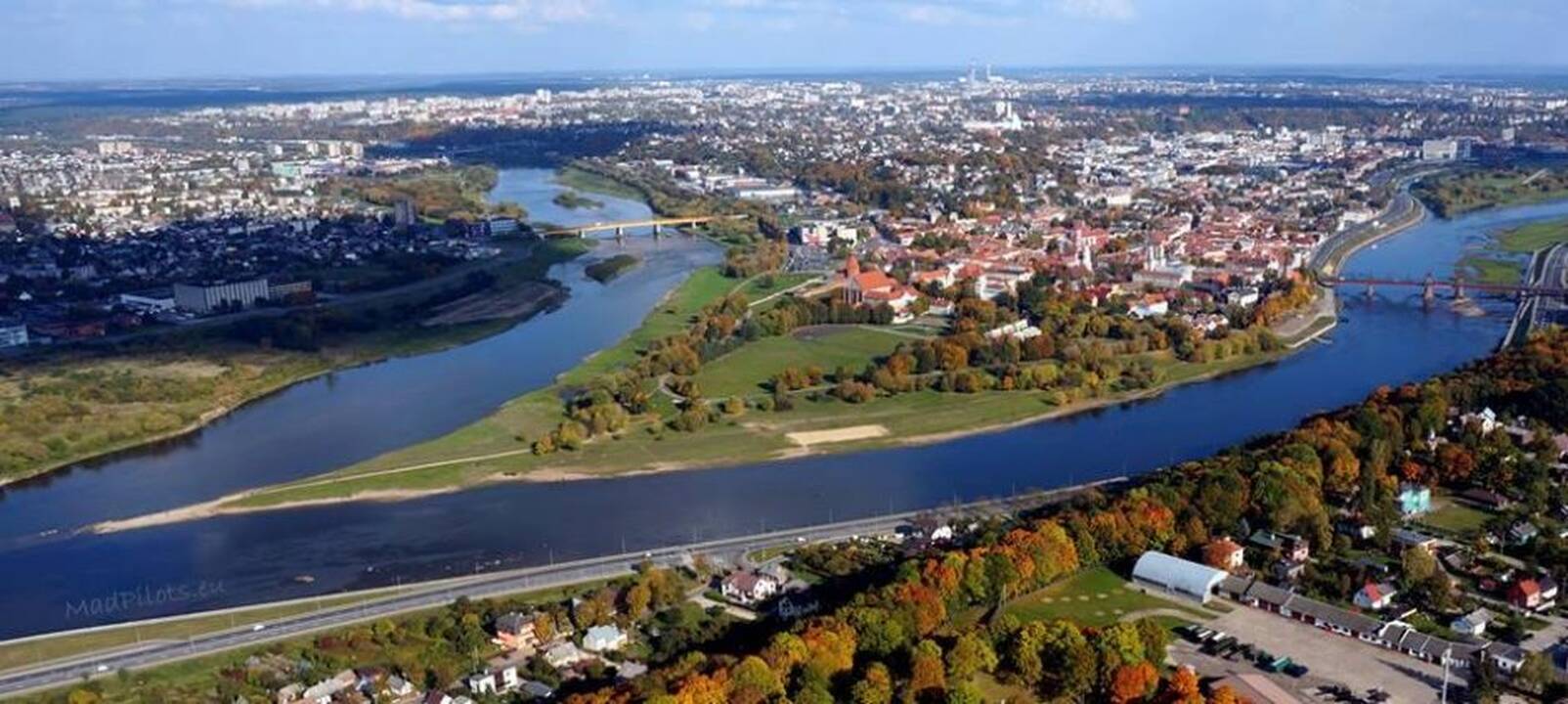 Iš aukštybių: rudens išpuošto Kauno vaizdai užima kvapą