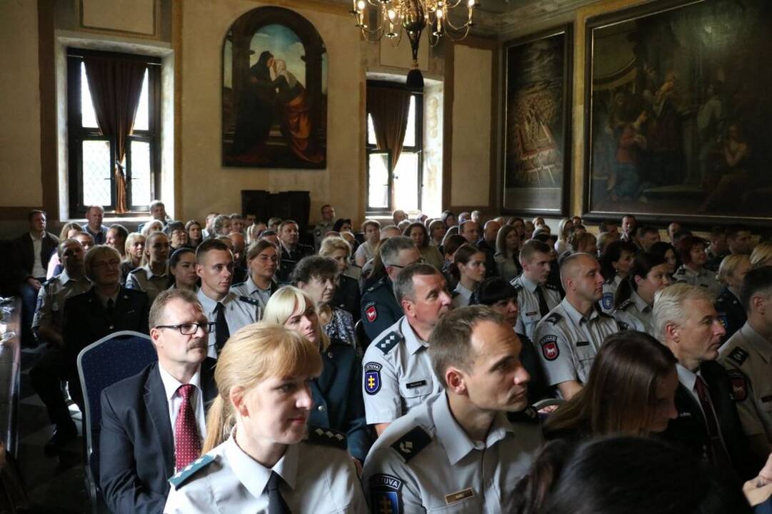 Apdovanoti Kauno policijos pareigūnai