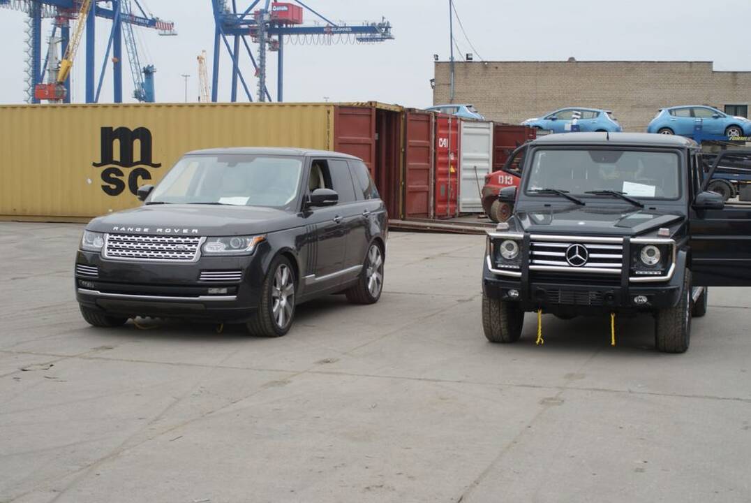 Jūrų uosto muitininkai sulaikė JAV pavogtus automobilius 