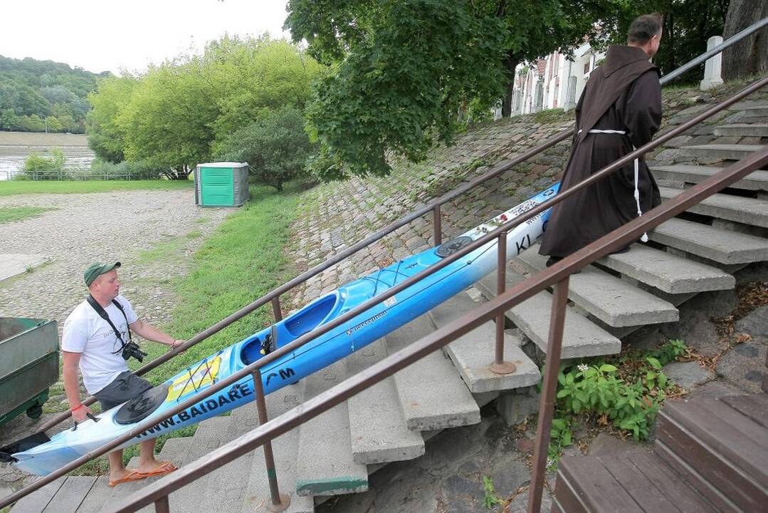 Kauną pasiekė žygio „Vilties yriai Nemunu – su viltimi prieš srovę“ dalyviai.