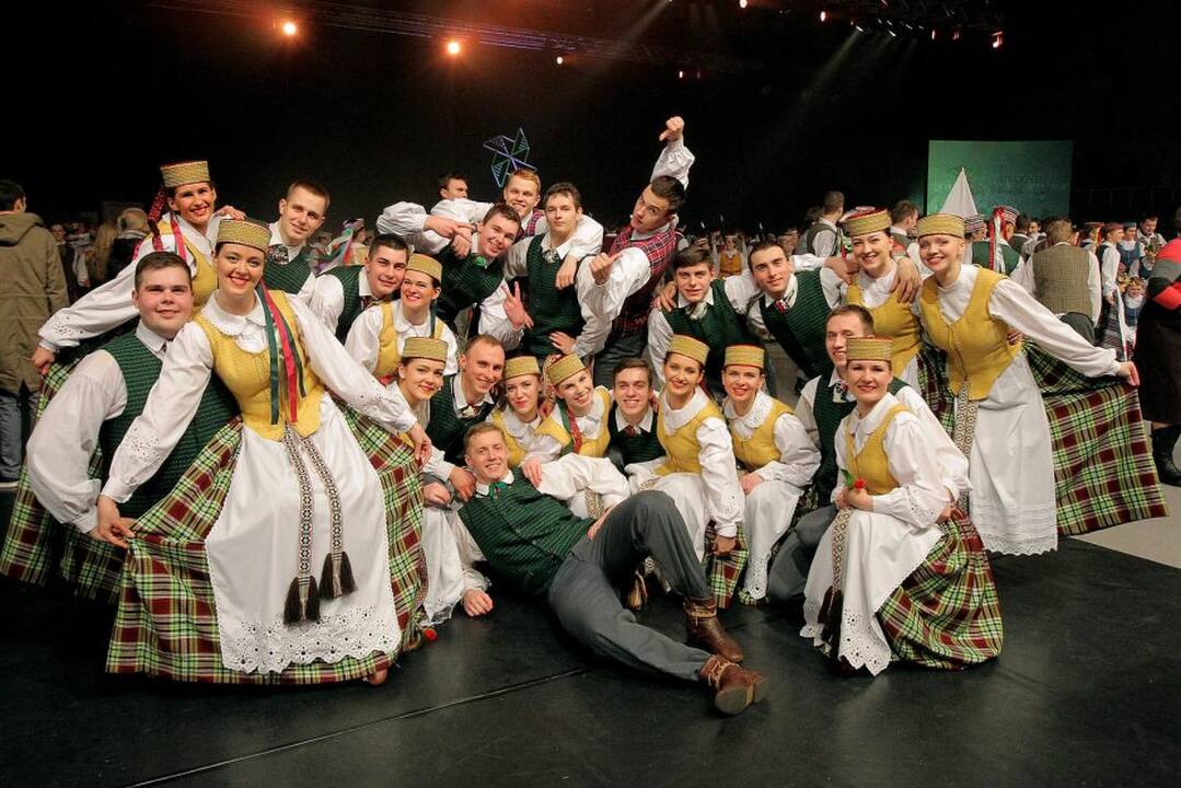 Studentiškas tautinių šokių festivalis „Ei, studente, sukis vėju!“