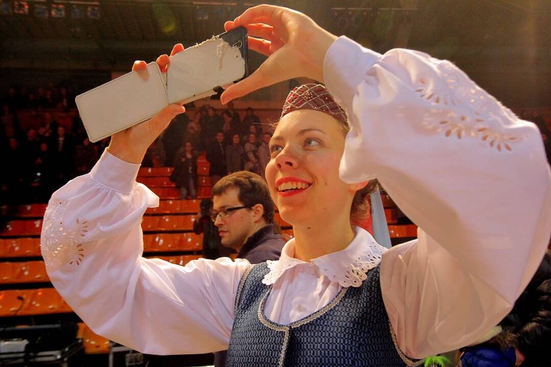 Studentiškas tautinių šokių festivalis „Ei, studente, sukis vėju!“