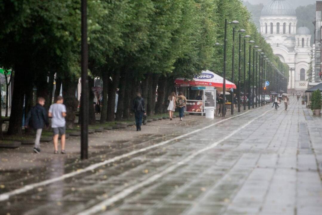 Lietus nuplovė Laisvės alėją