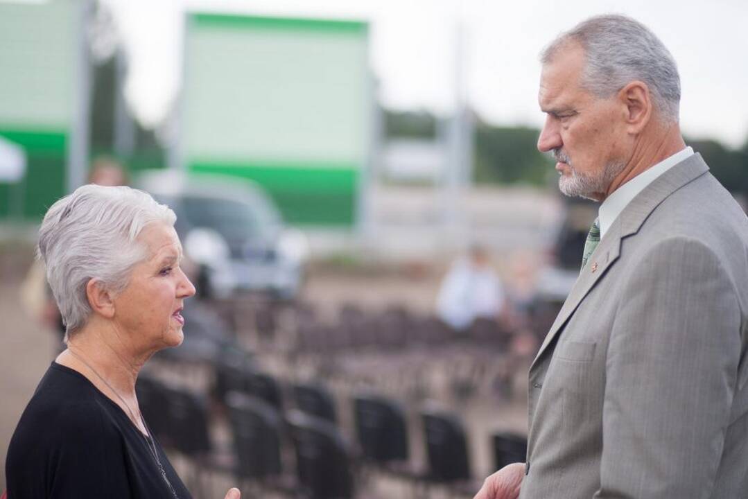 Paminklo atidengimo ceremonija
