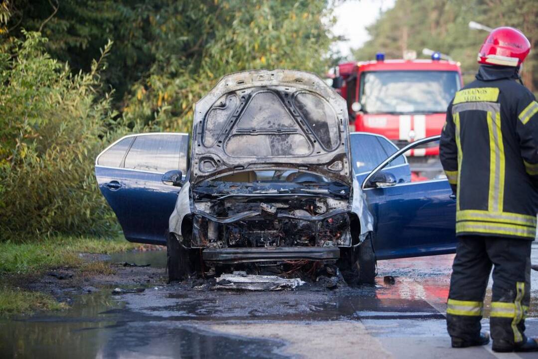 Užsidegė automobilis