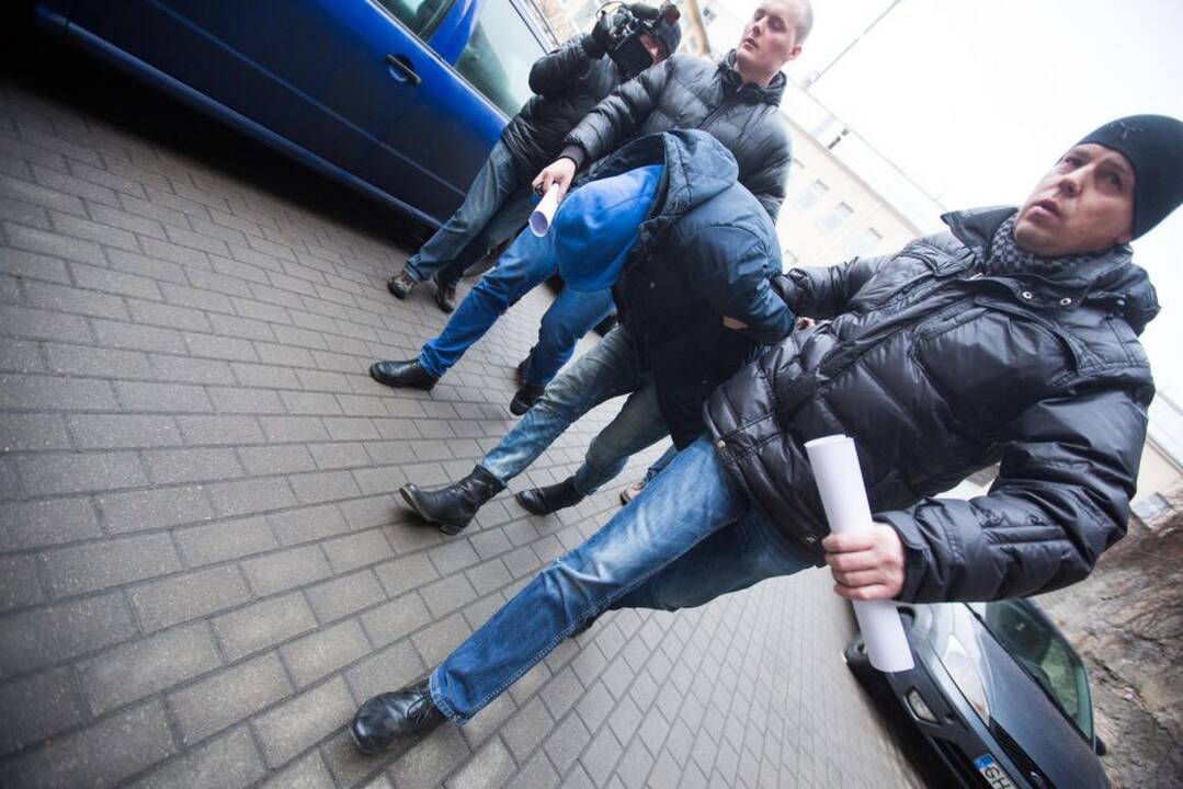 Į teismą atvesti vaiką nužudę įtariamieji