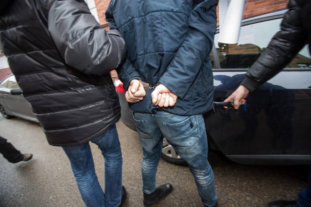 Į teismą atvesti vaiką nužudę įtariamieji