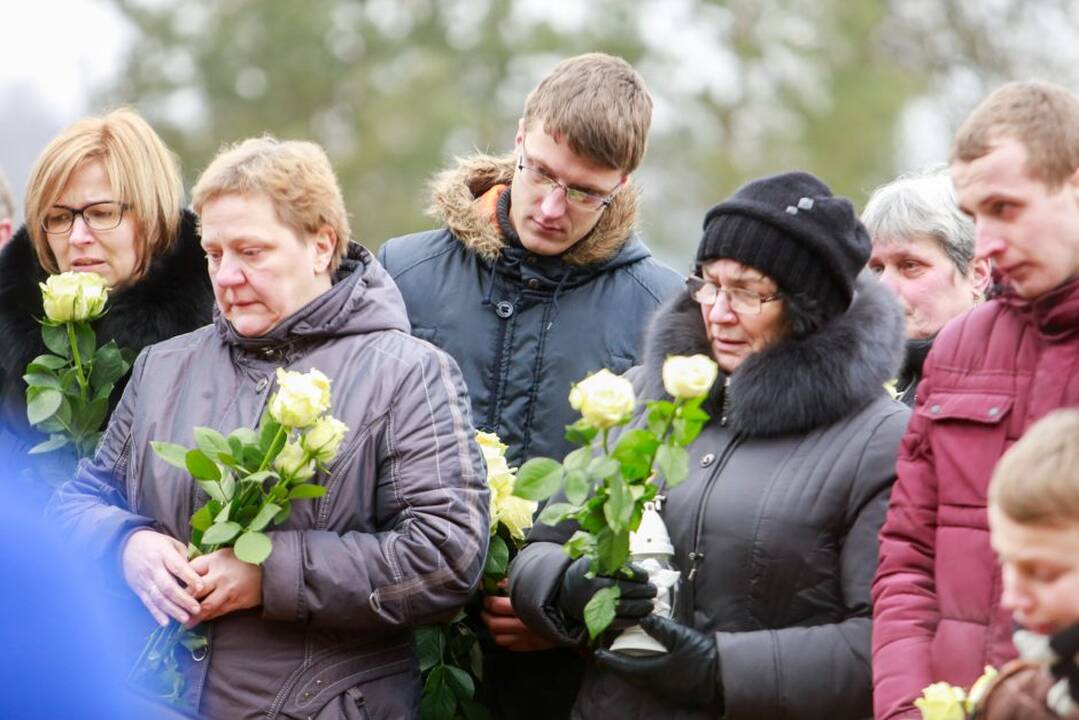 Nužudyto berniuko laidotuvės Baisogaloje