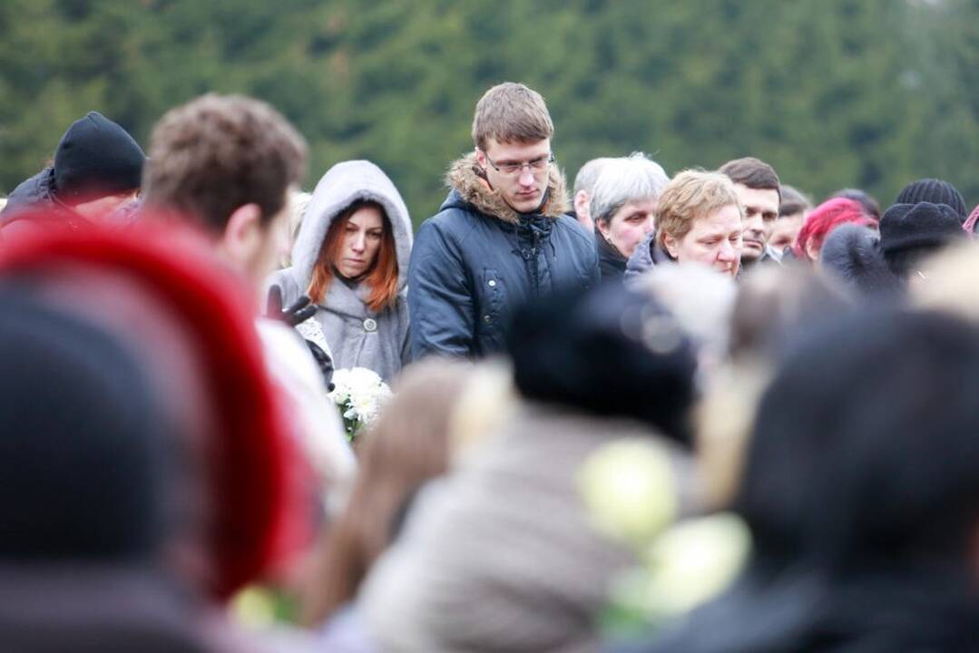 Nužudyto berniuko laidotuvės Baisogaloje