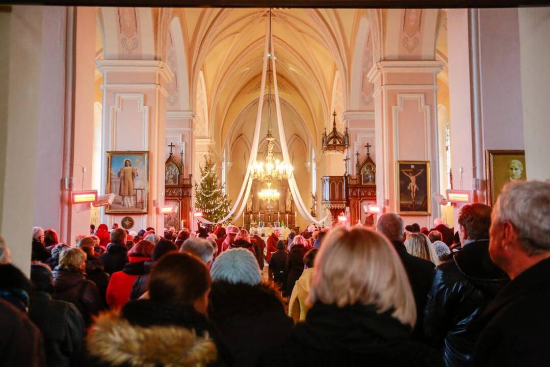 Nužudyto berniuko laidotuvės Baisogaloje