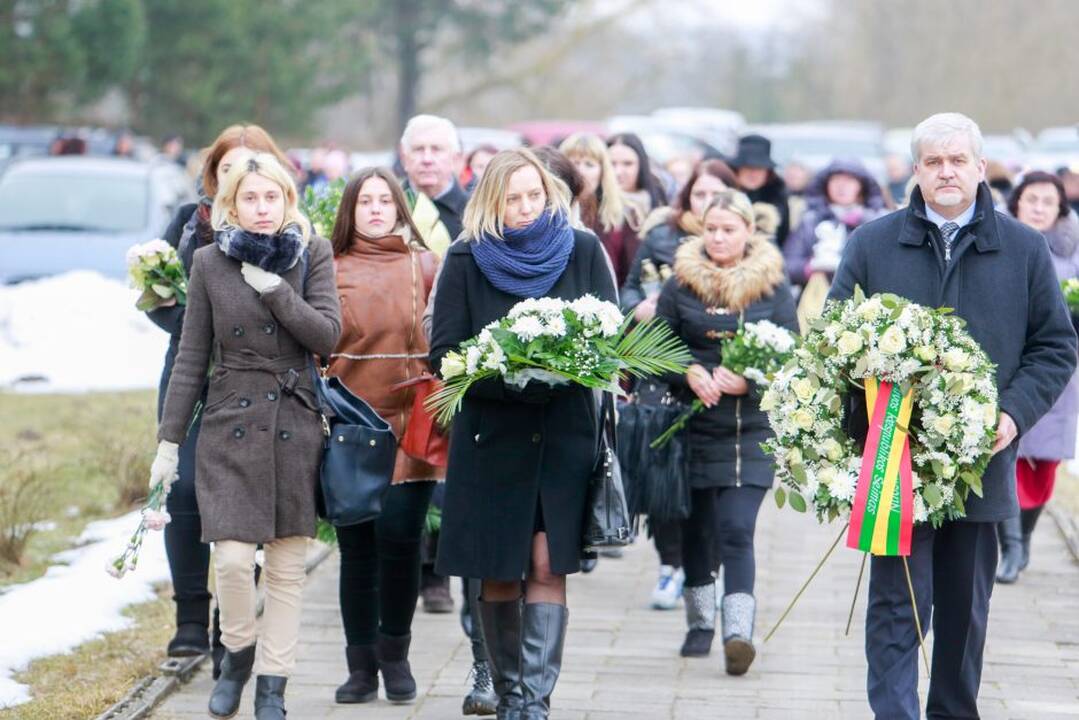 Nužudyto berniuko laidotuvės Baisogaloje
