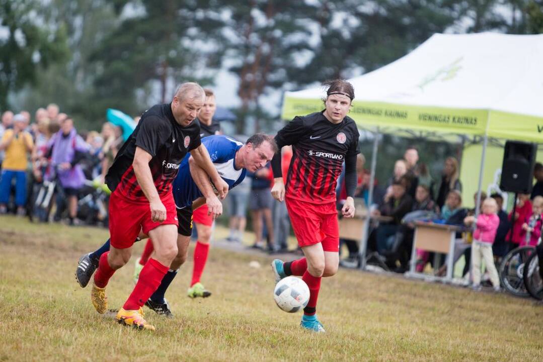 „Prelegentai“ prieš panemuniečius