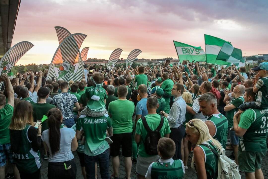 „Žalgiris“ kartu su aistruoliais švenčia pergalę