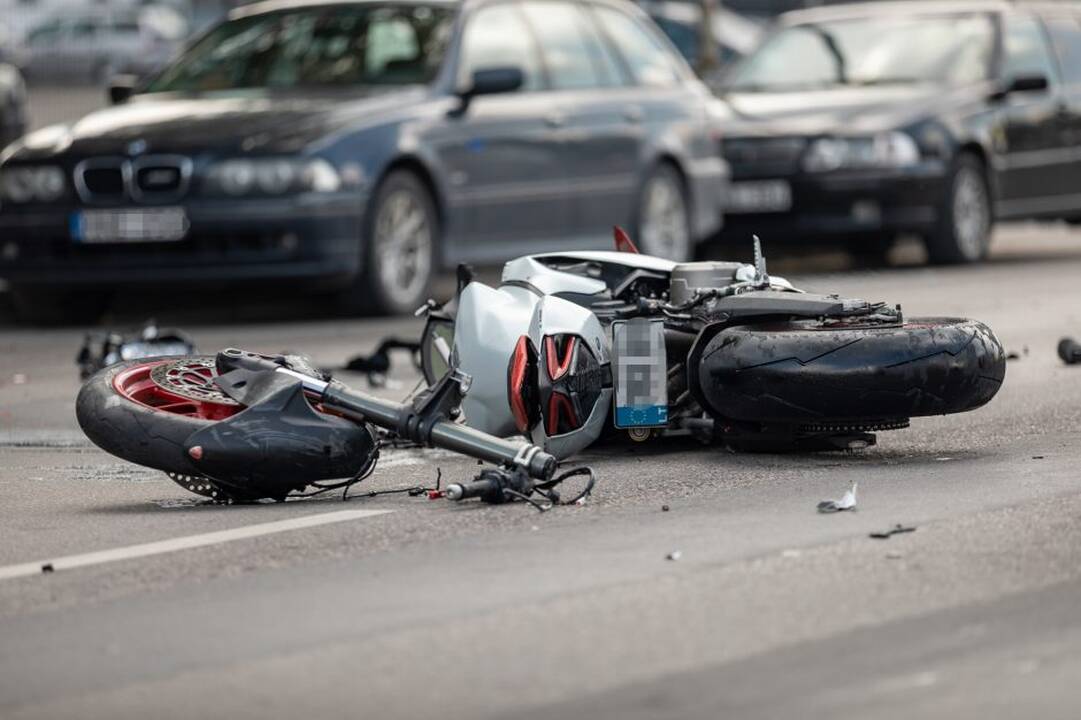 Motociklo ir opelio avarija Jonavos g.