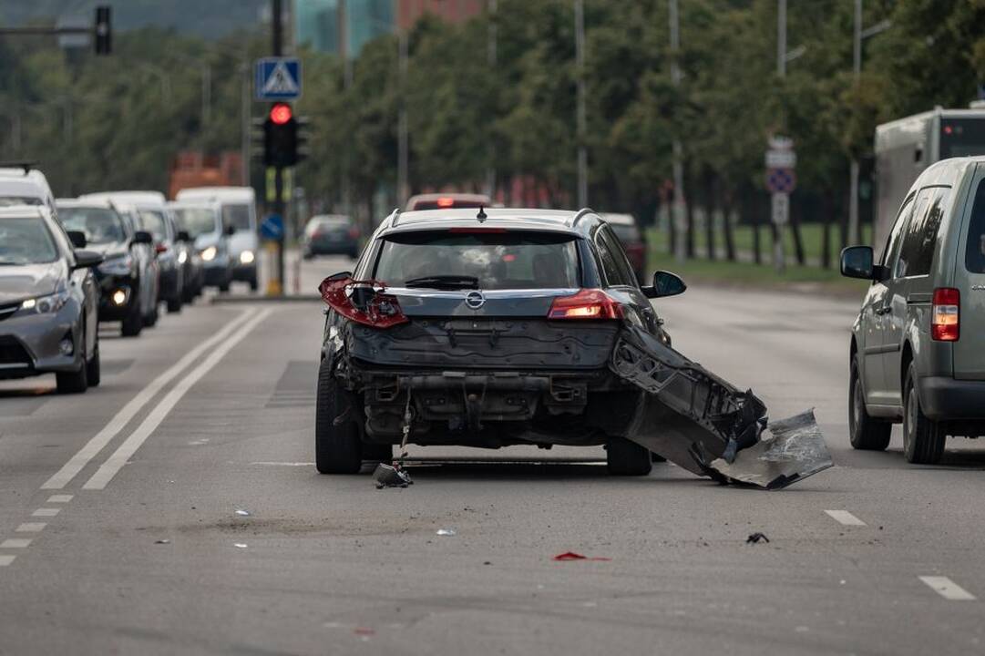 Motociklo ir opelio avarija Jonavos g.