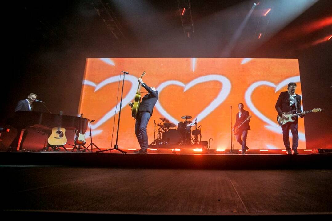 Koncertas Bryan Adams "Get up tour"