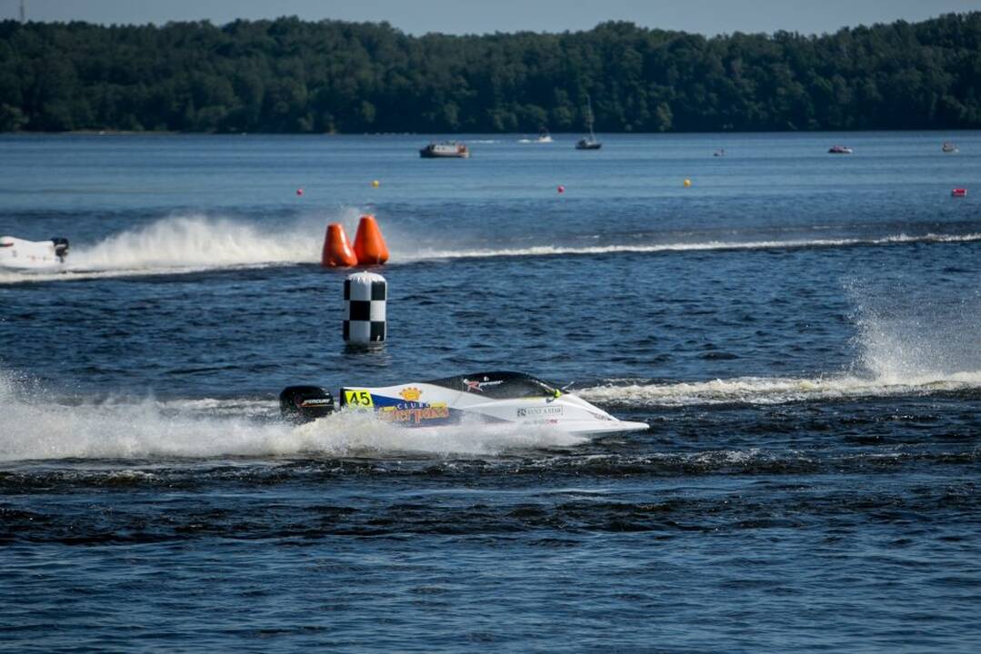 F2 vandens formulių lenktynės
