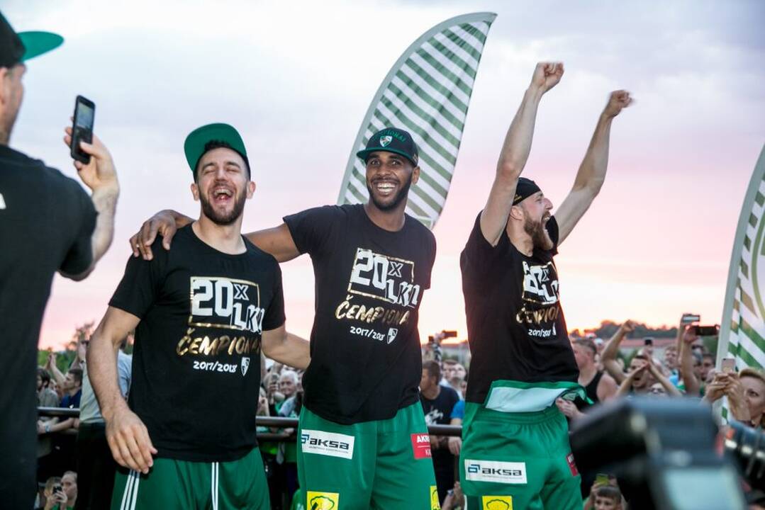 „Žalgiris“ kartu su aistruoliais švenčia pergalę