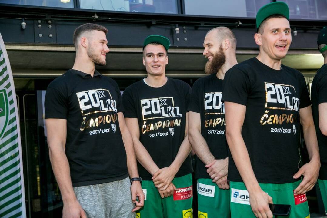 „Žalgiris“ kartu su aistruoliais švenčia pergalę