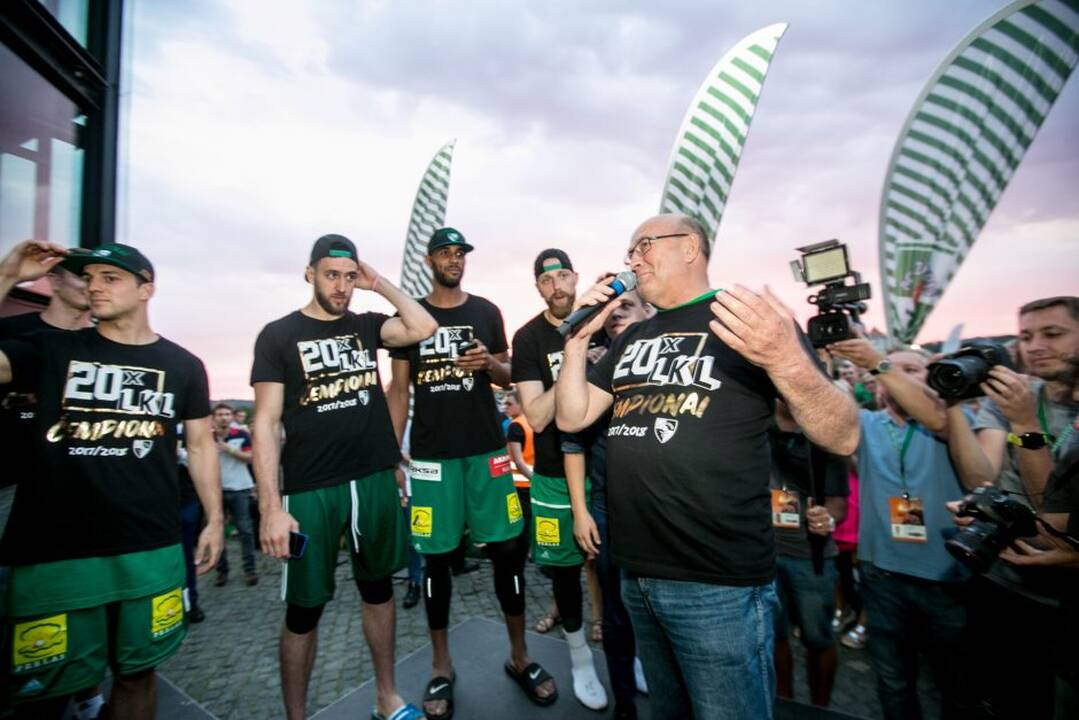 „Žalgiris“ kartu su aistruoliais švenčia pergalę