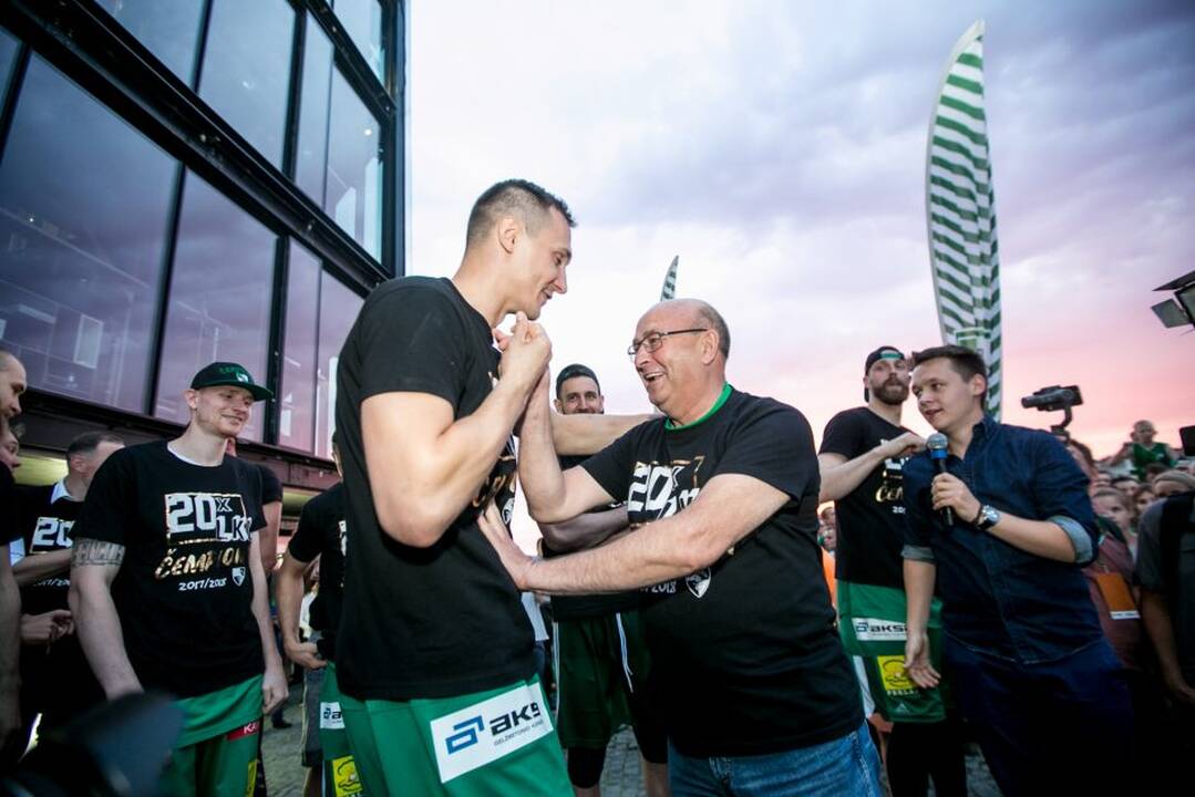 „Žalgiris“ kartu su aistruoliais švenčia pergalę