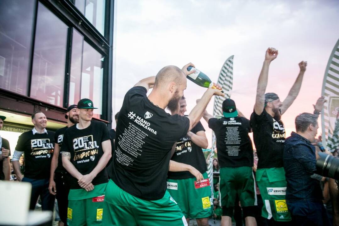 „Žalgiris“ kartu su aistruoliais švenčia pergalę