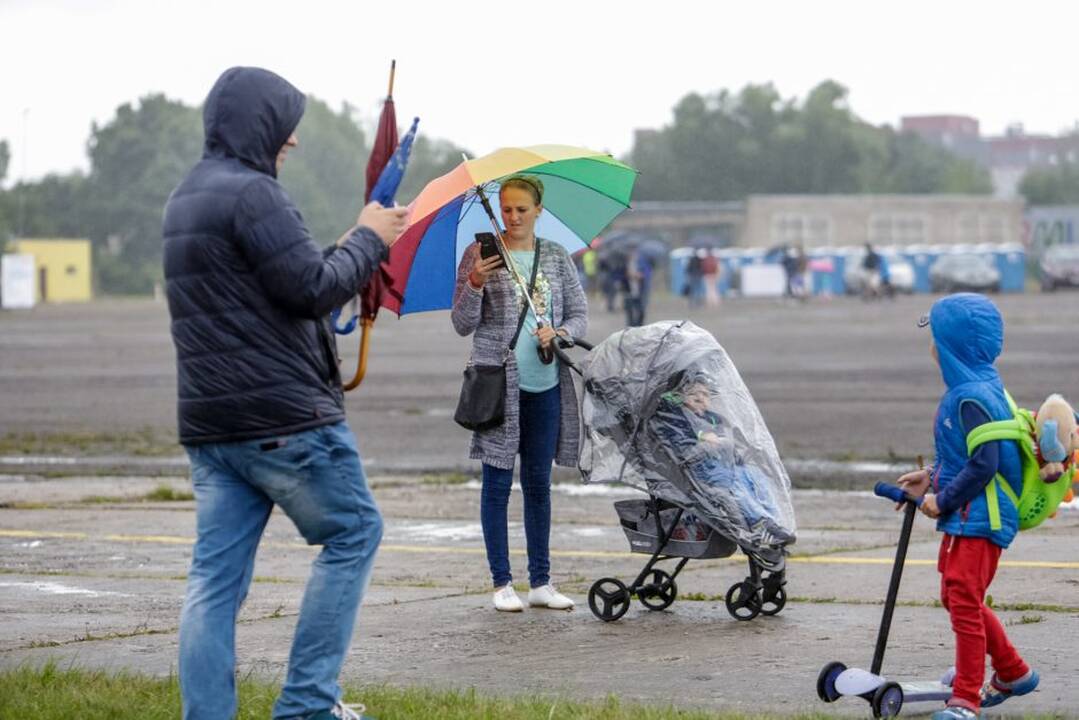 "Tarptautinė aviacijos šventė Lietuvos 100-mečiui"