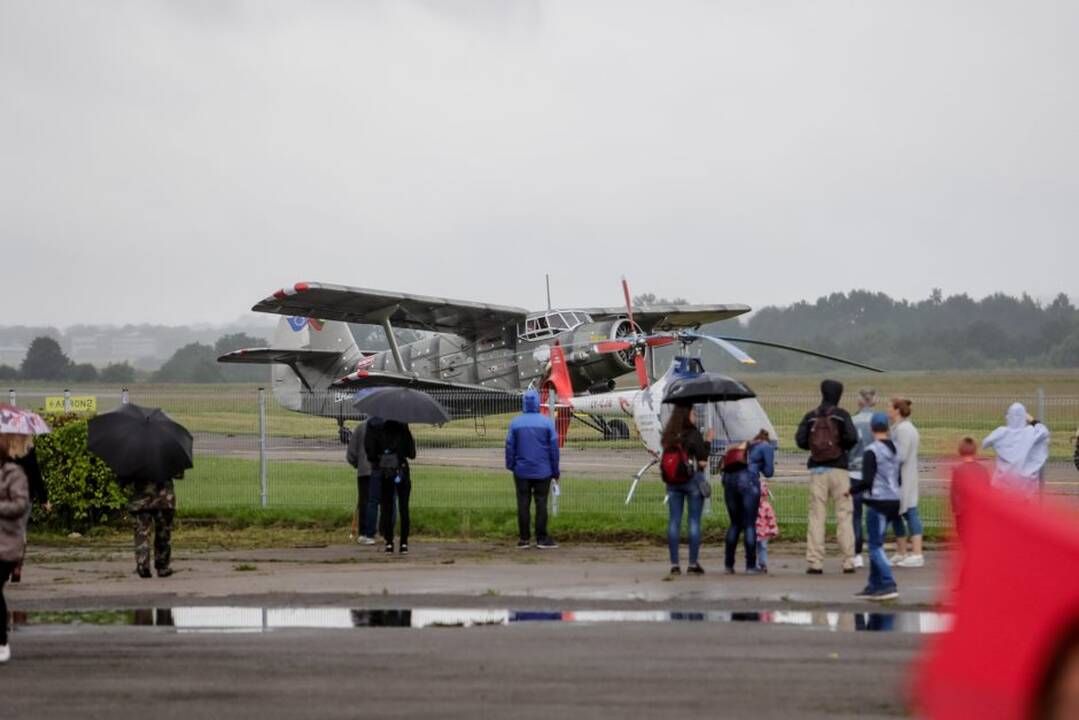 "Tarptautinė aviacijos šventė Lietuvos 100-mečiui"